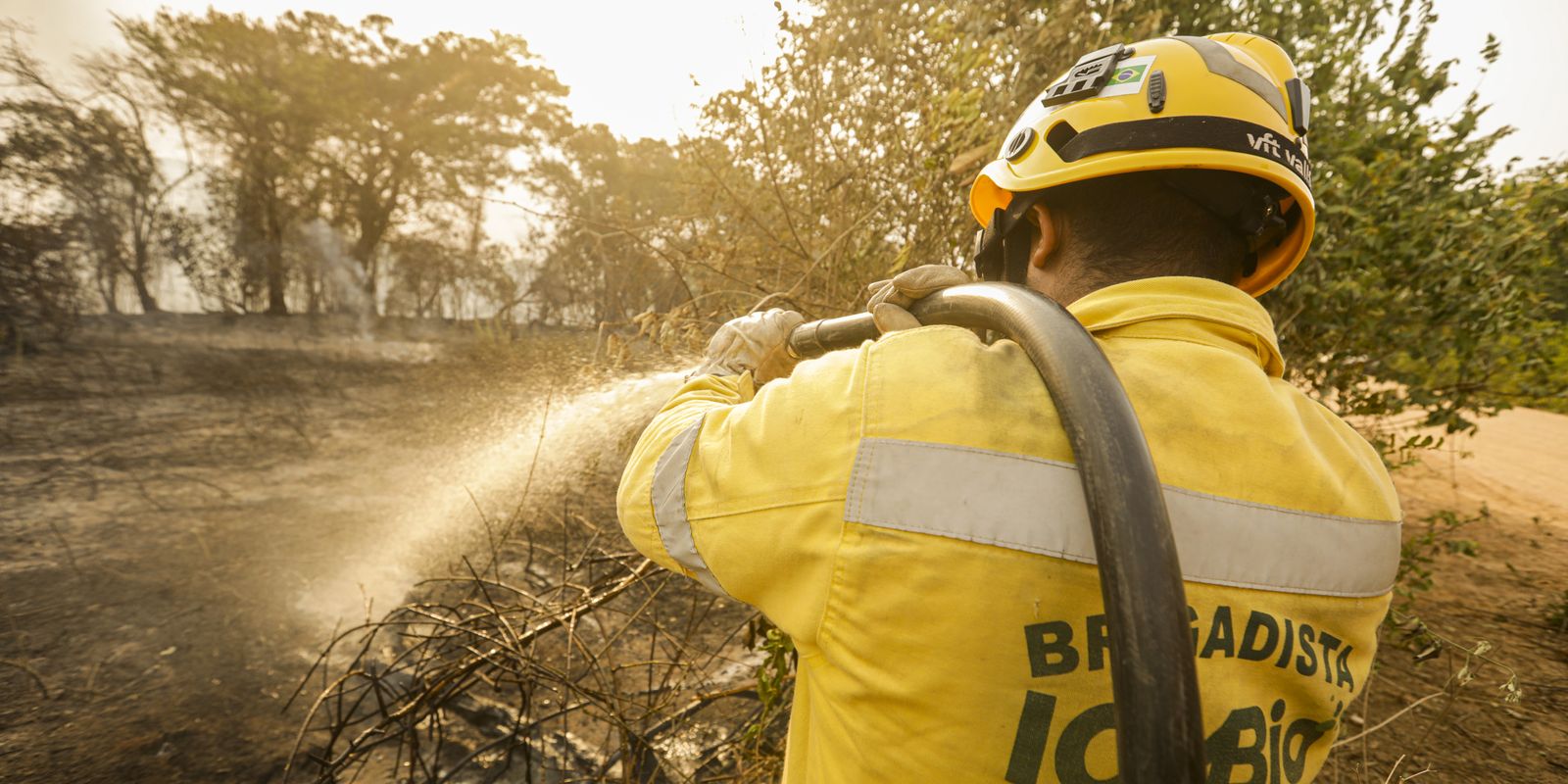 Bombeiros controlam 20 focos de incêndio em Mato Grosso