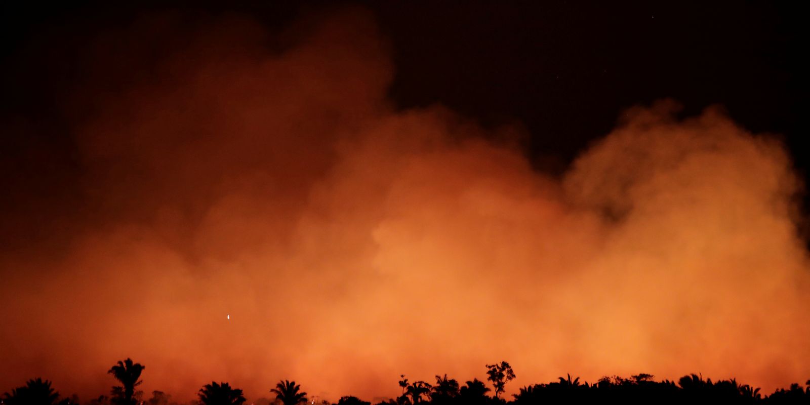 Bombeiros reforçam combate ao fogo em 12 municípios do Amazonas