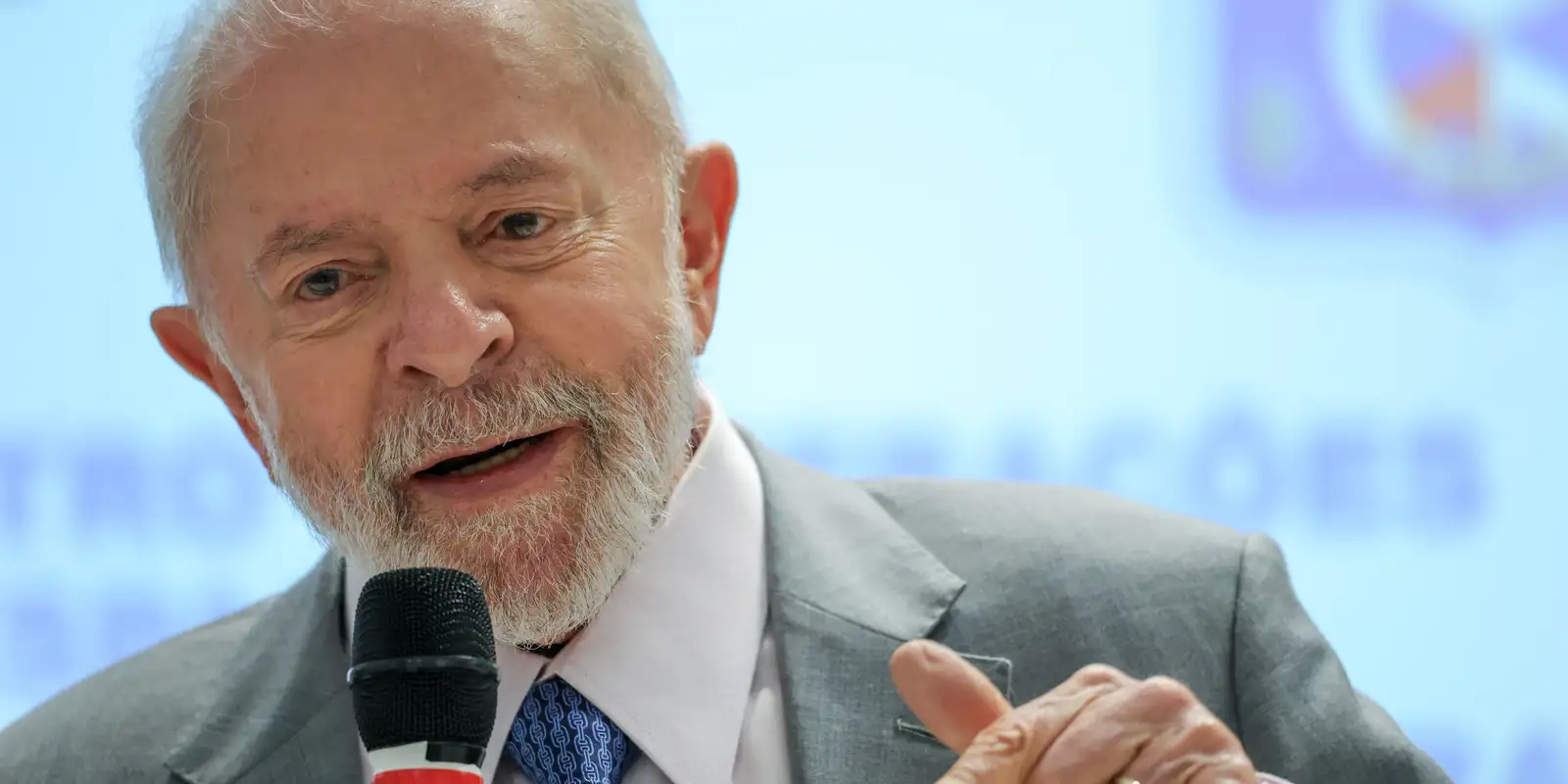 Lula critica privatizações de empresas públicas em visita à Telebras