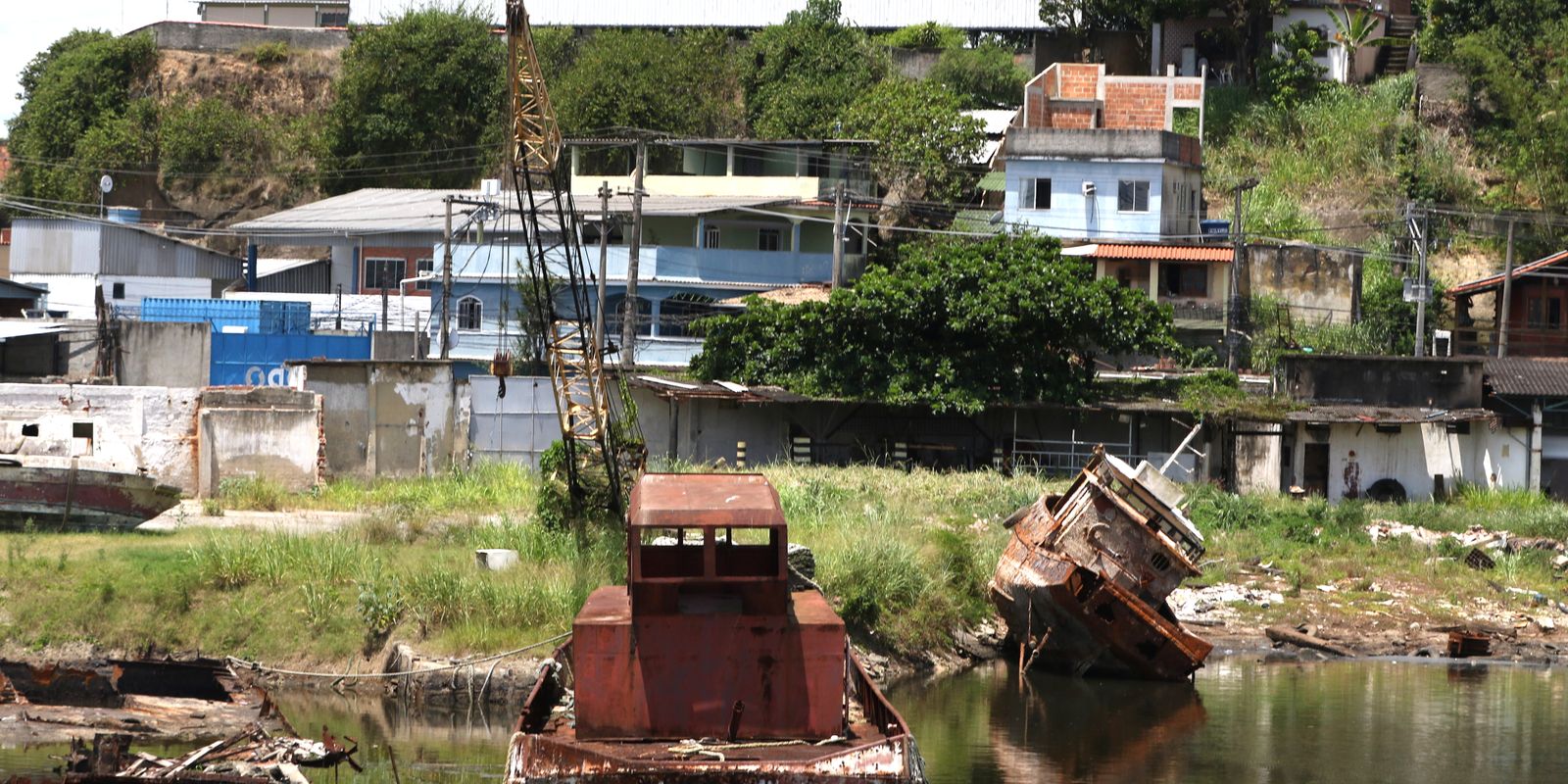 MPF quer solução para navios abandonados na Baía de Guanabara