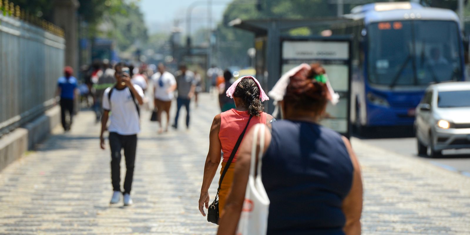 Onda de calor eleva temperaturas e gera riscos à saúde