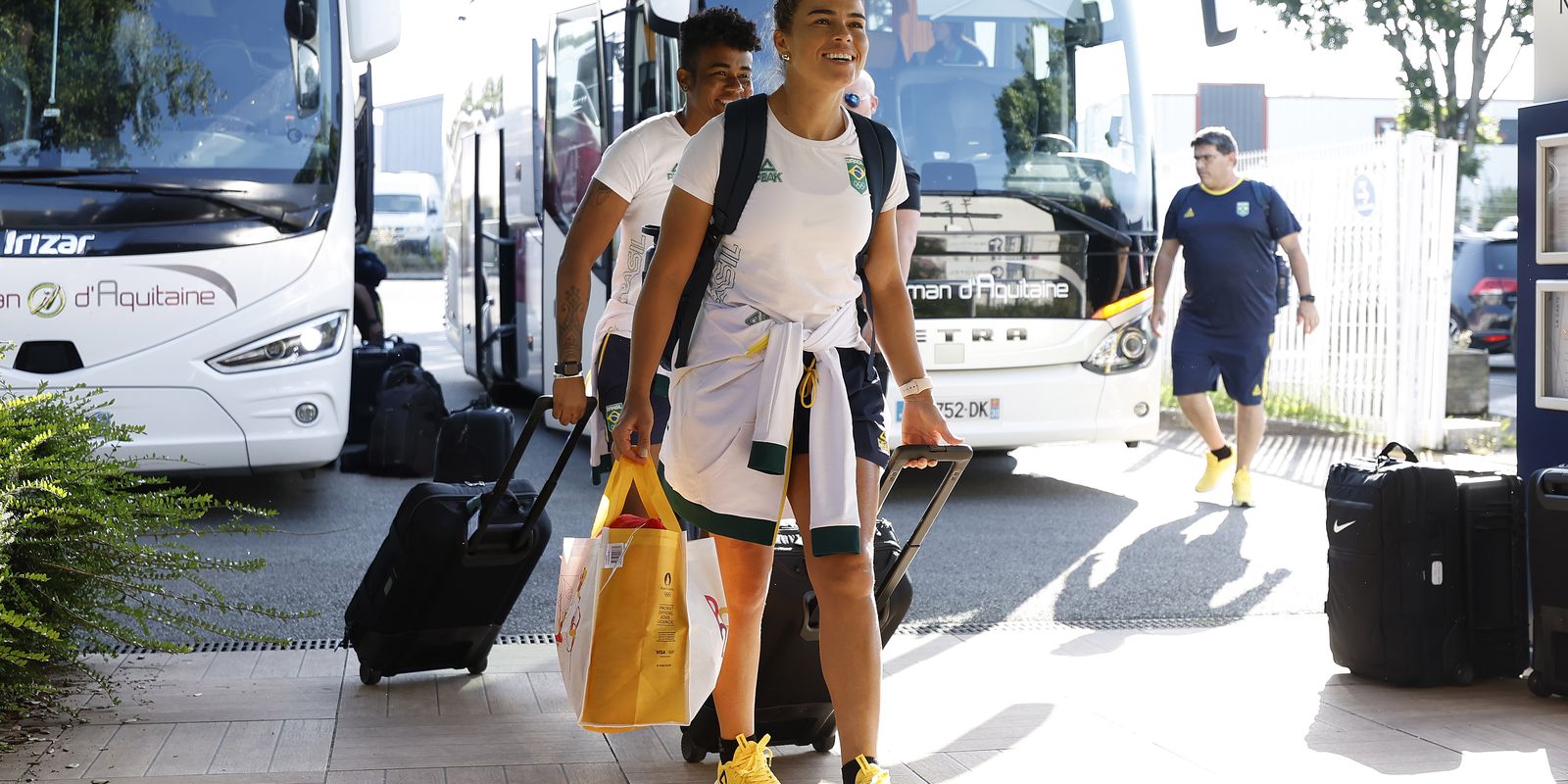 Seleção brasileira chega à Nantes para disputa das quartas de final