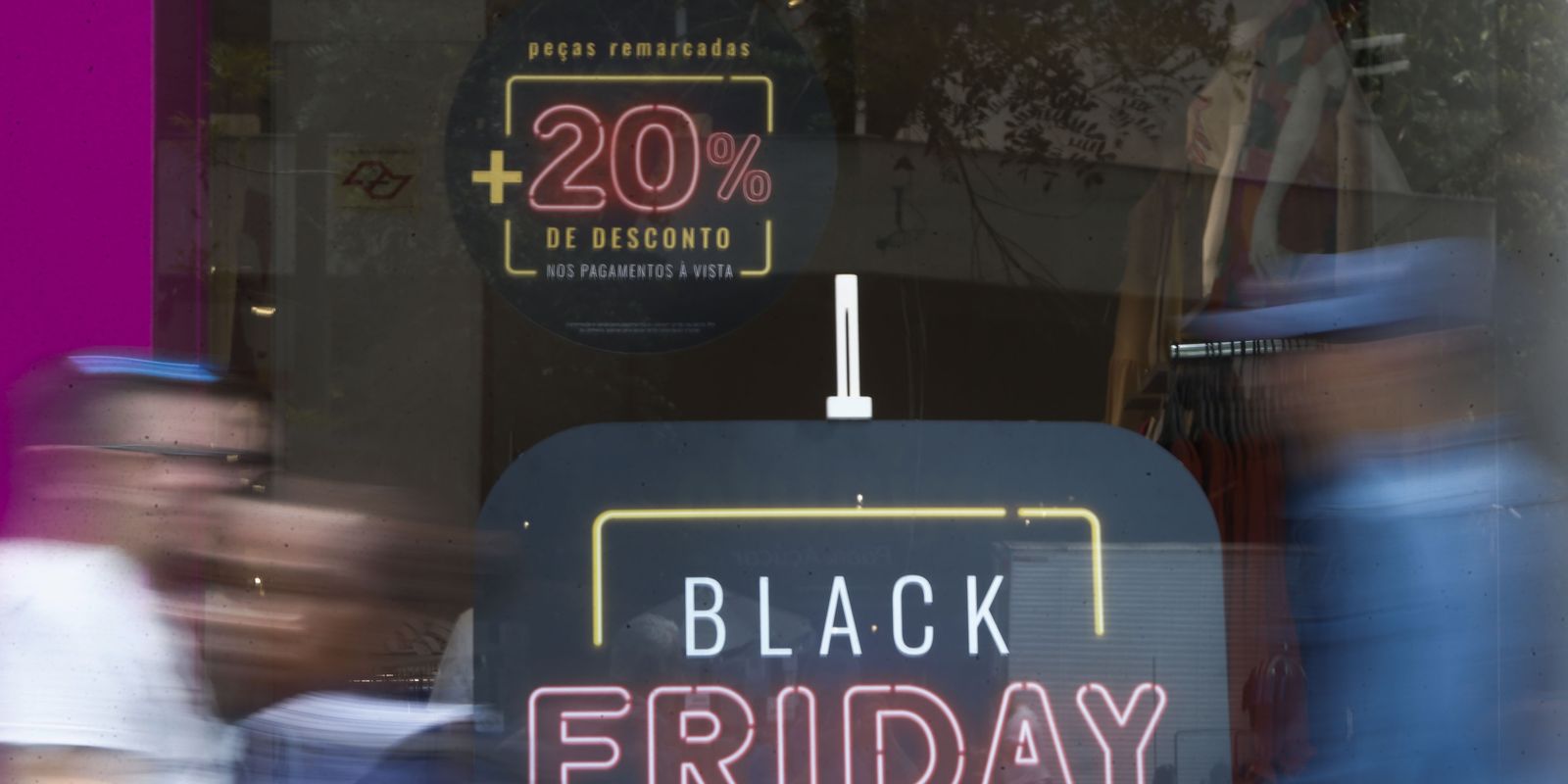 Nove em cada dez brasileiros pretendem comprar algo na Black Friday