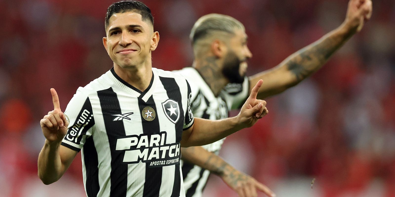 Botafogo derrota Inter e joga por um empate para ser campeão domingo