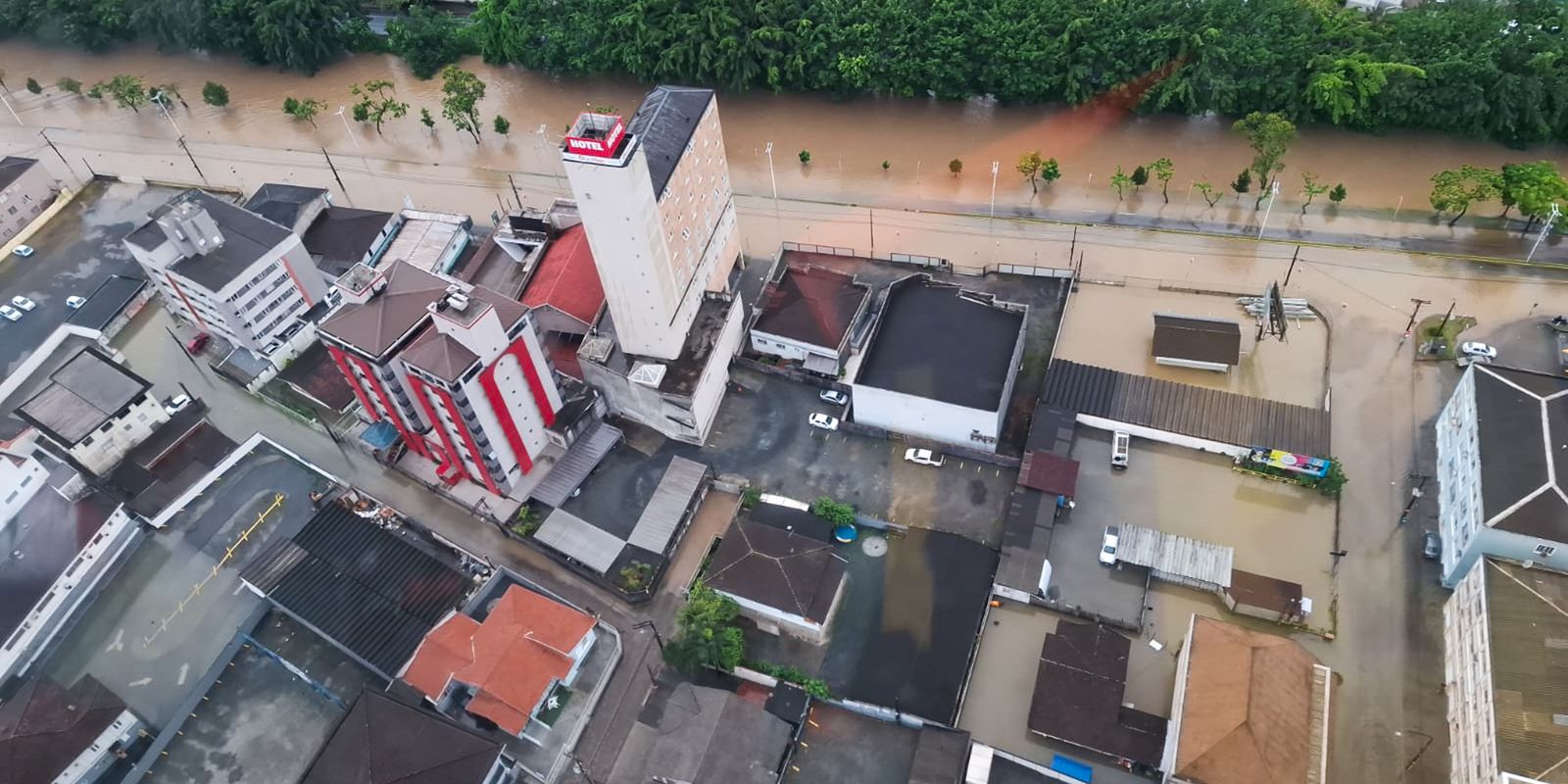 Fortes chuvas causam problemas em 25 cidades de Santa Catarina