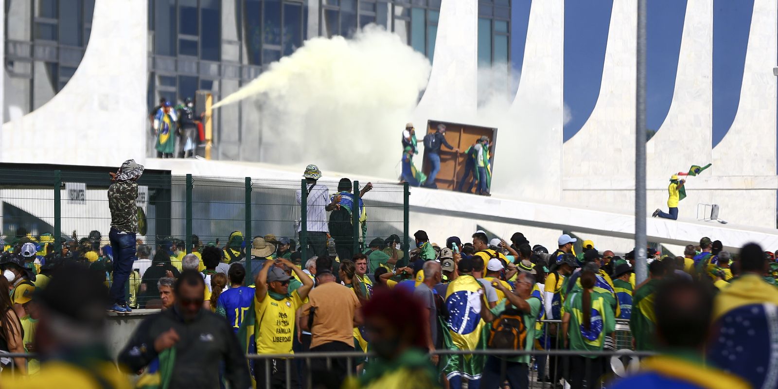 Políticos e jornalistas revivem 8 de janeiro: dia entrou para história