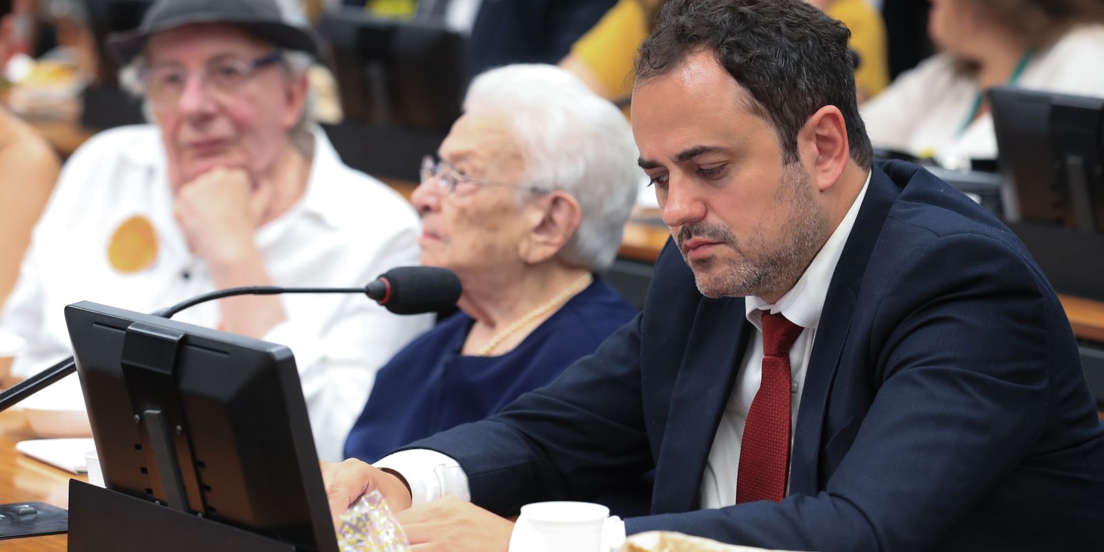 Conselho de Ética aprova cassação do mandato de Glauber Braga