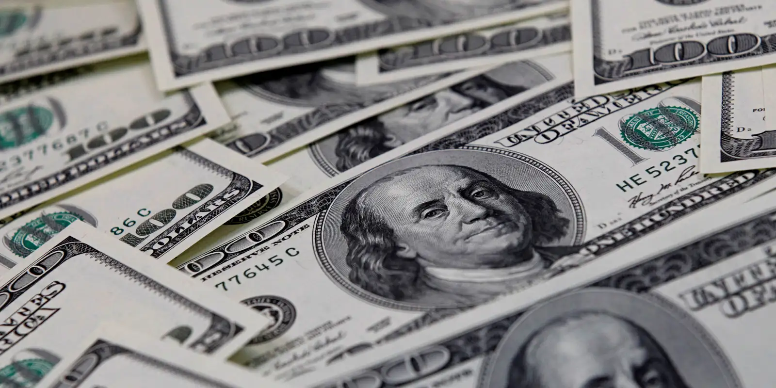 Dólar cai para R$ 5,85 após Trump isentar produtos eletrônicos