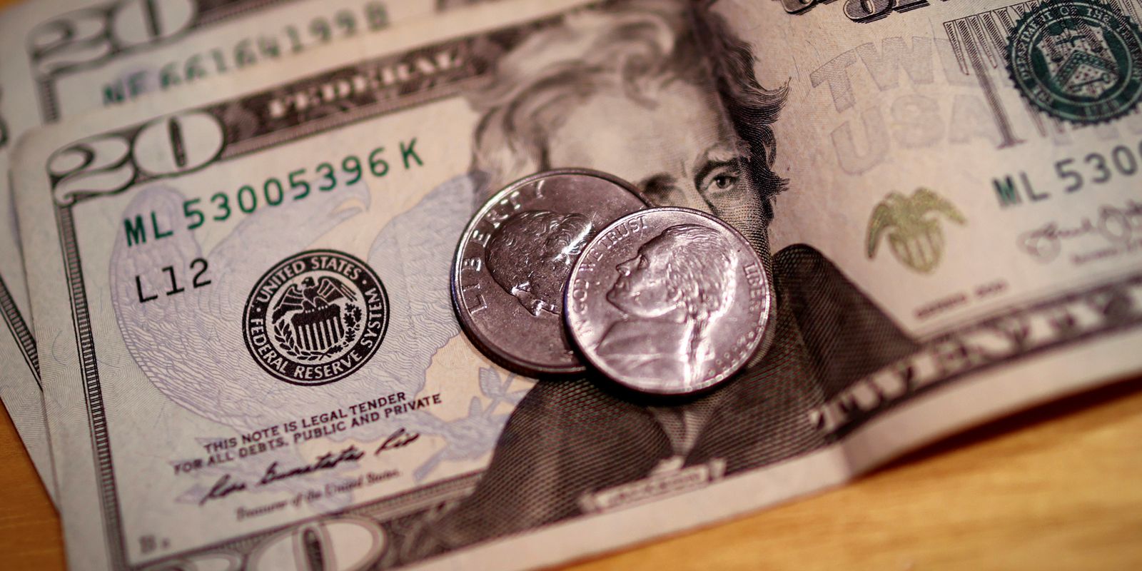 Dólar sobe para R$ 5,83 após retaliação da China a tarifas de Trump