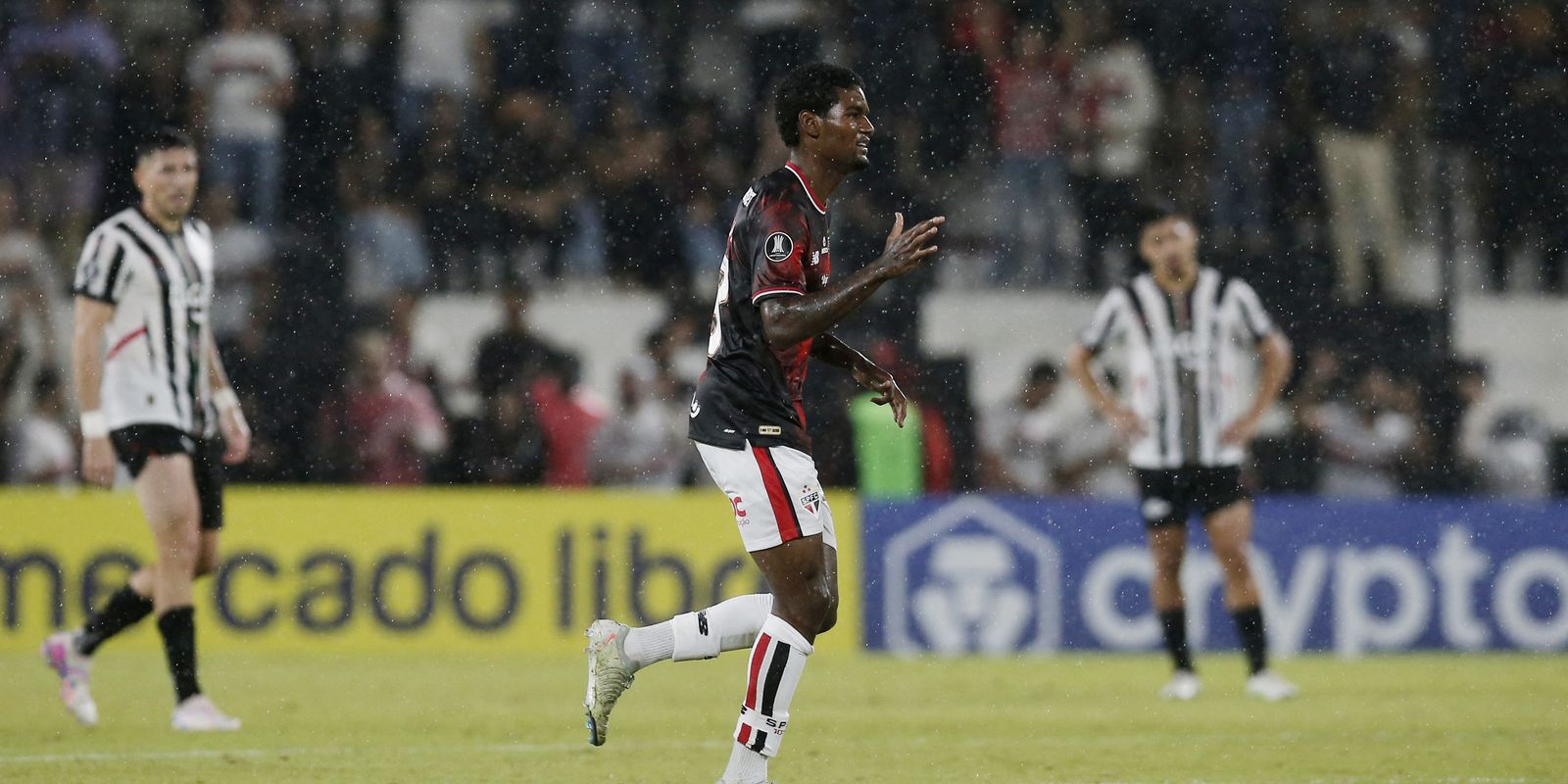 Libertadores: São Paulo supera Libertad e assume liderança do Grupo D