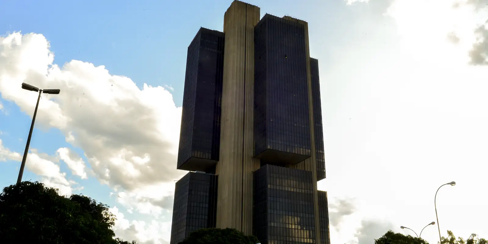 Entidades do setor produtivo criticam aumento da Selic
