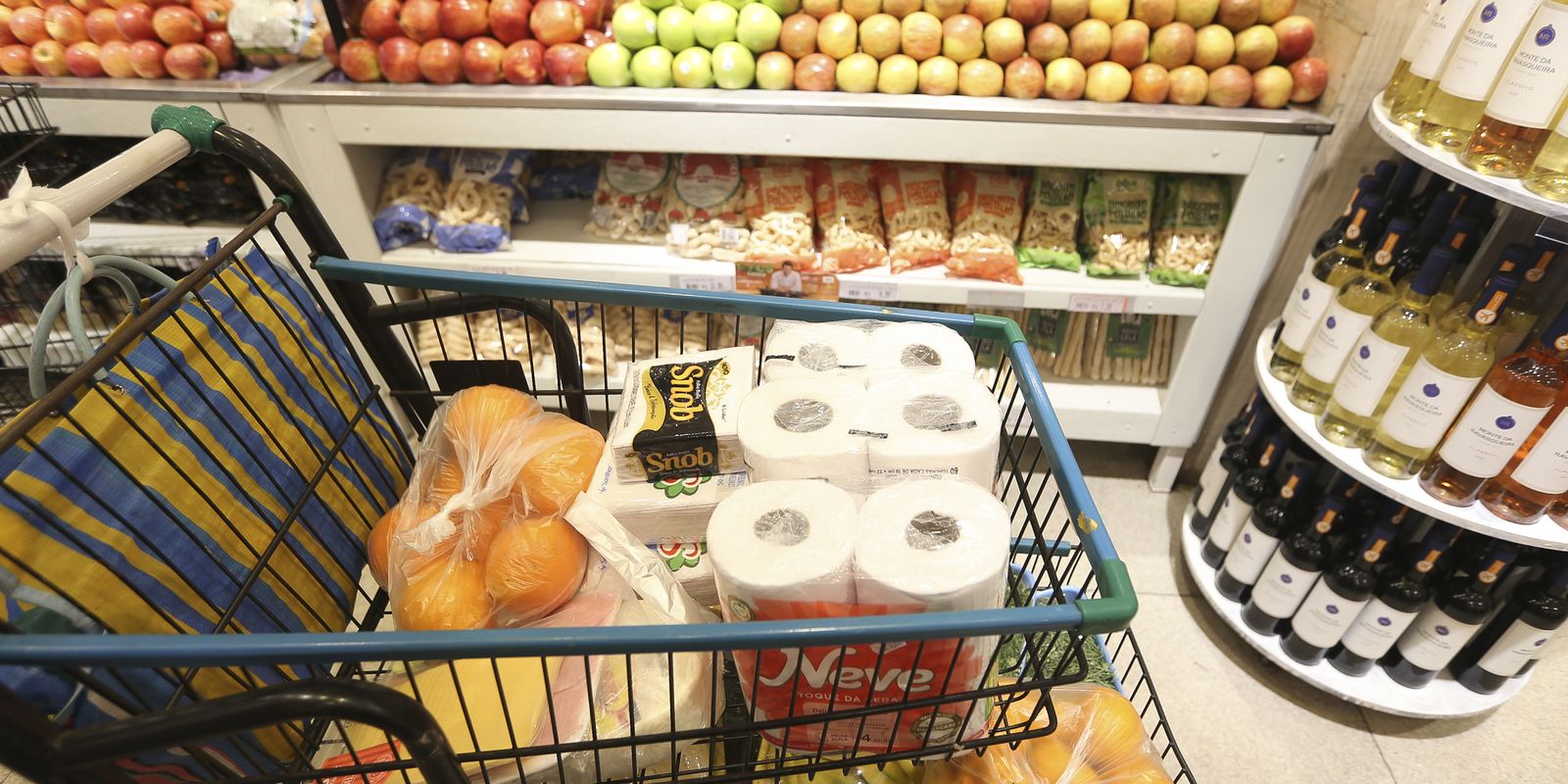 Preços de alimentos caem e prévia da inflação de junho fica em 0,26%