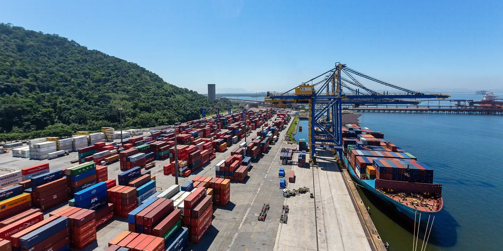 Gecex sobretaxa resinas plásticas dos Estados Unidos e do Canadá