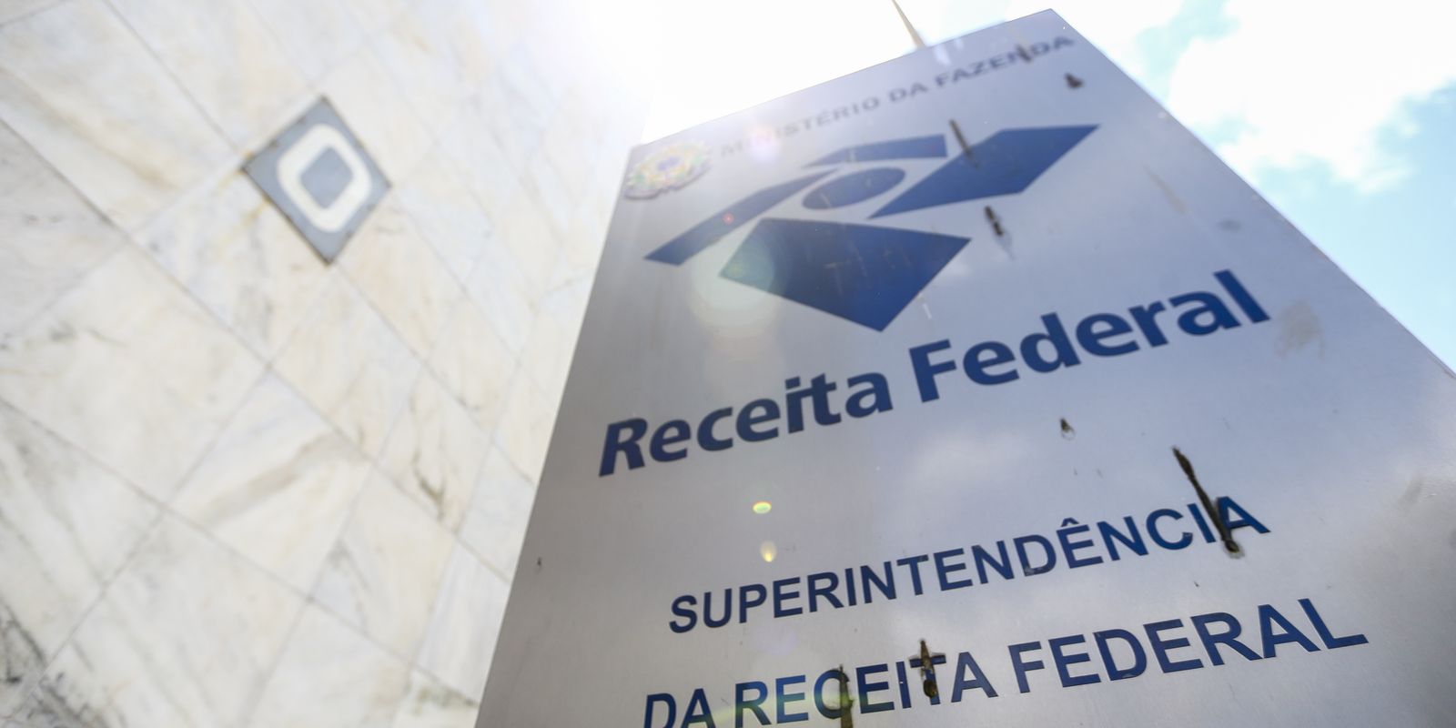 Para coibir lavagem de dinheiro, Receita iguala fintechs a bancos