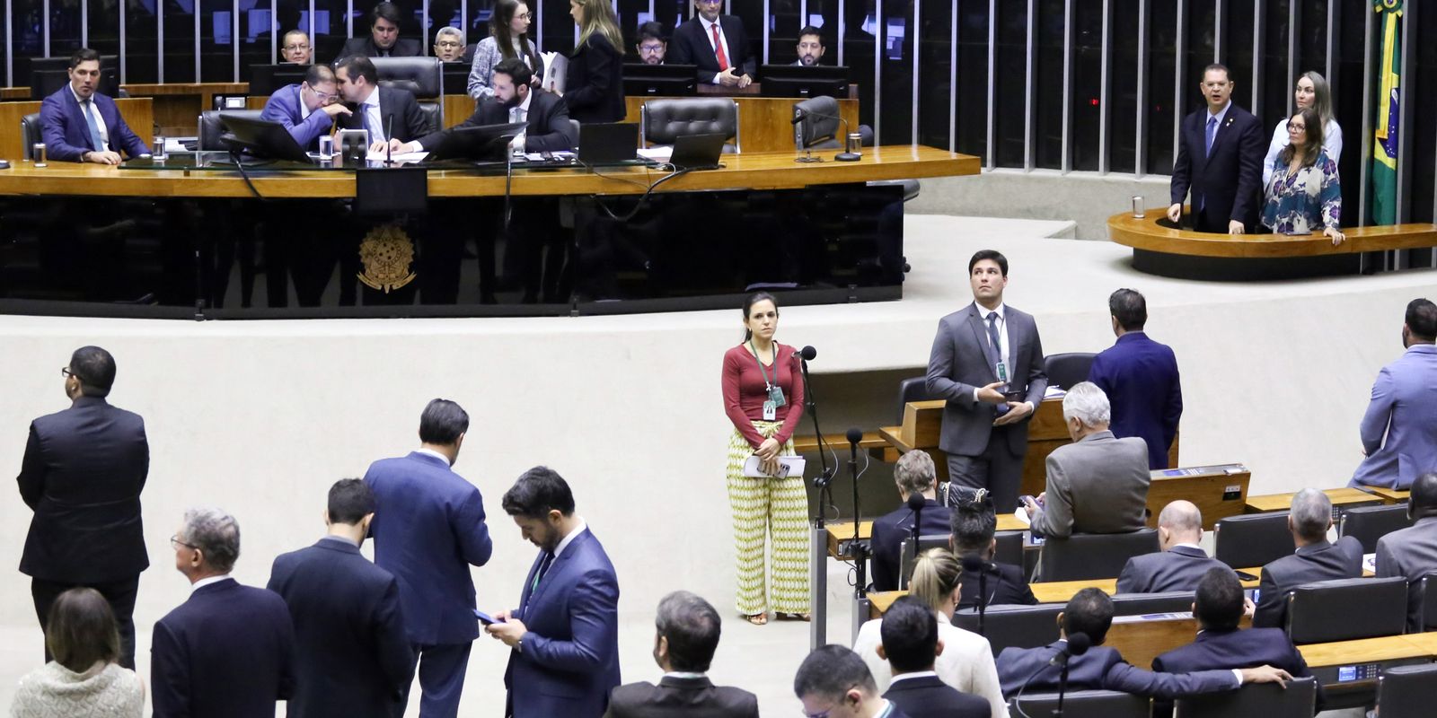 Sem acordo, Câmara não pauta foro privilegiado nem anistia a 8/1