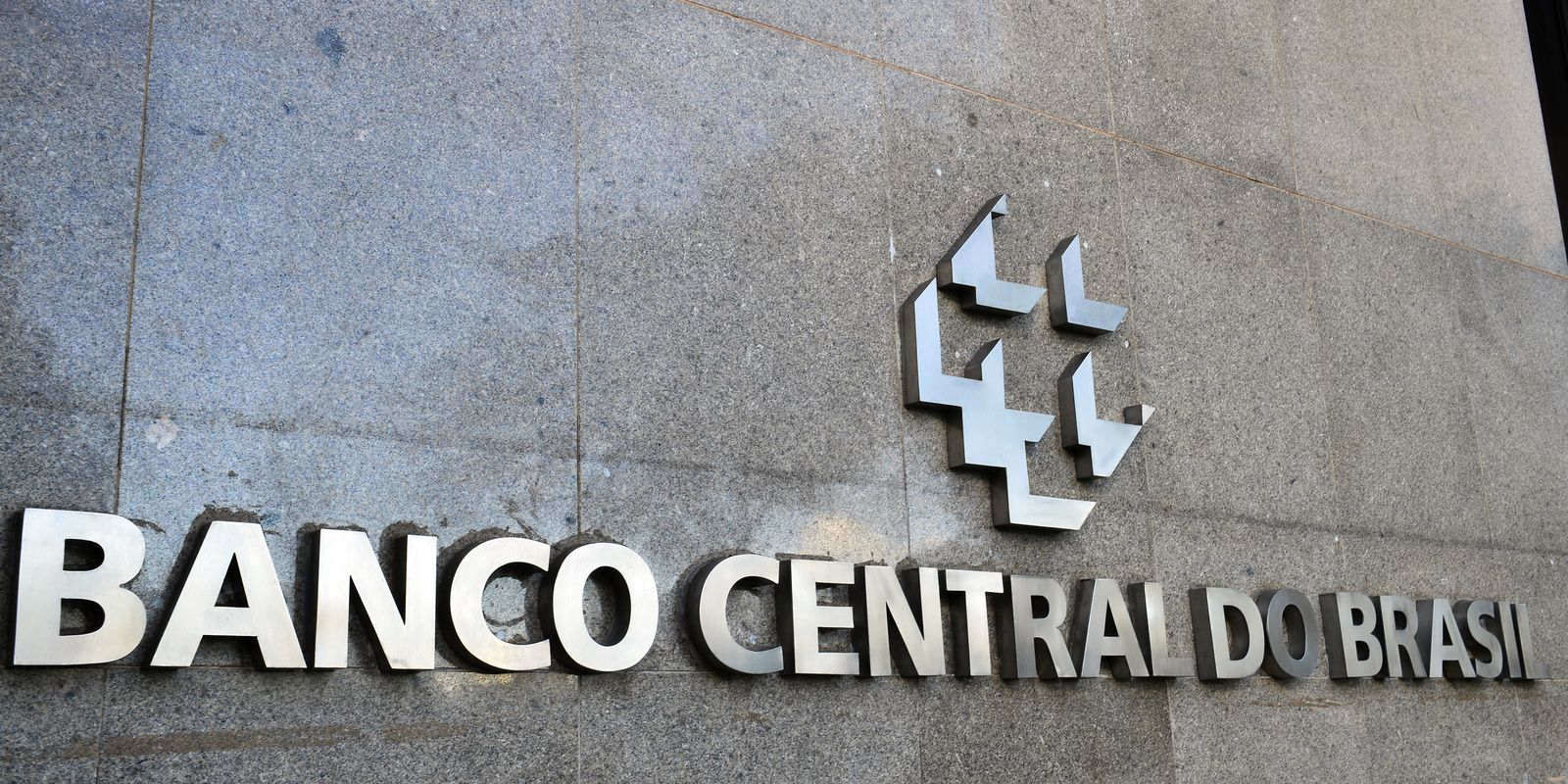 País tem déficit de US$ 4,7 bi nas contas externas em agosto; entenda