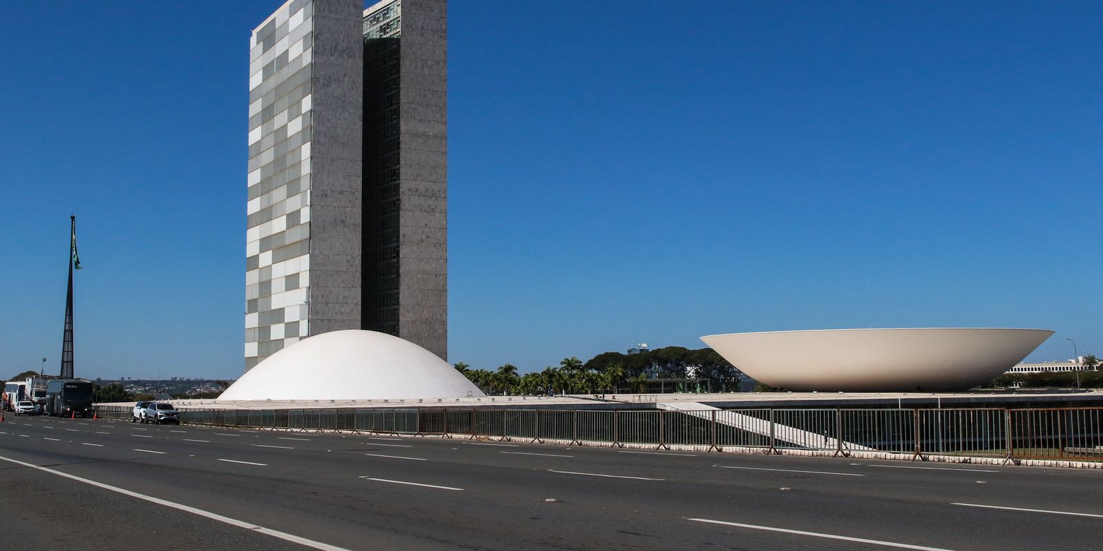 Hugo Motta confirma para hoje votação de isenção do Imposto de Renda
