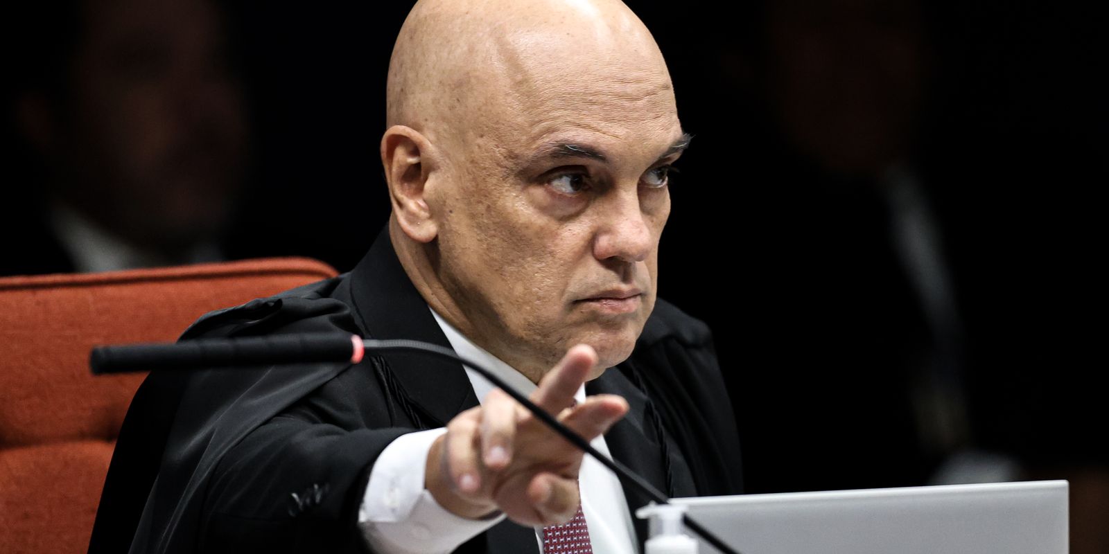 Moraes vota por tornar ex-assessor réu por vazamento de informação