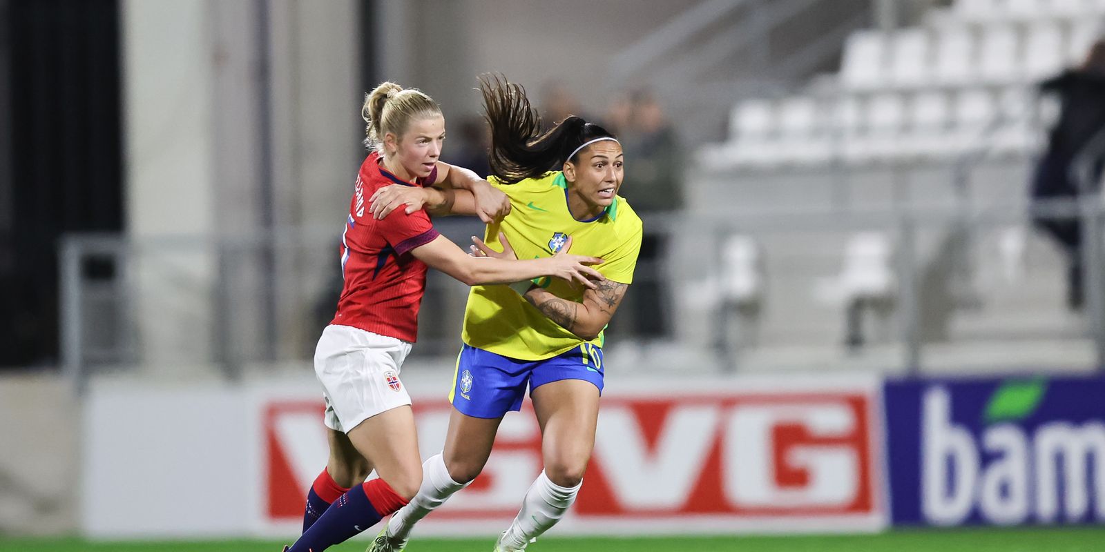 Seleção feminina perde para Noruega em penúltimo compromisso do ano