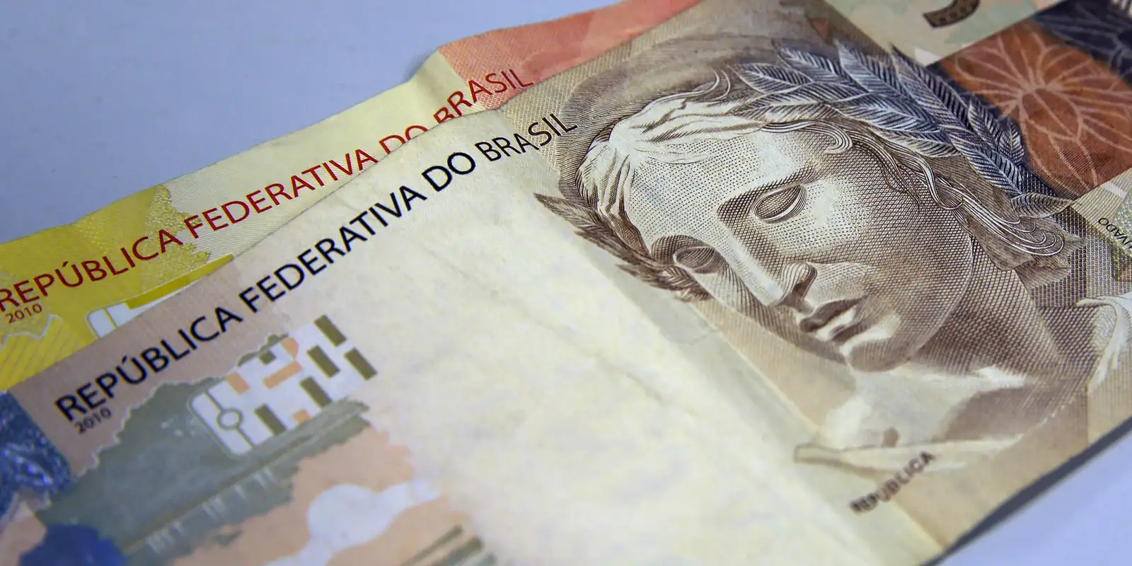 Receita paga lote da malha fina do Imposto de Renda de fevereiro