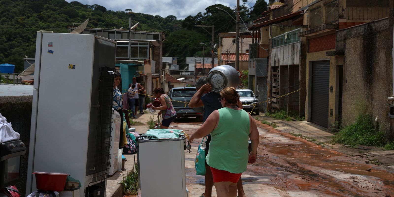 Sobe para 49 número de mortos em Juiz de Fora e Ubá